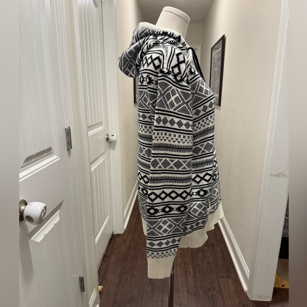 Carbon Aztec Patterned Hoodie - Picture 3 of 8